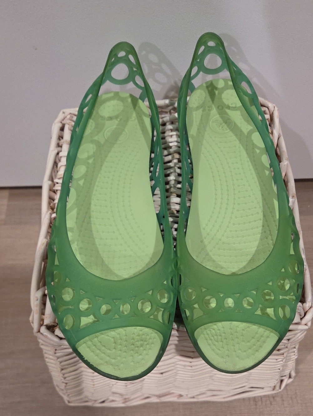 CROCS RARE Women's Green Casual Jelly Flats Size 8